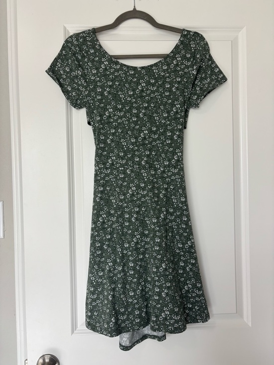 Hollister Dresses & Skirts - Hollister green floral dress with a cross-back design NWT Size Medium